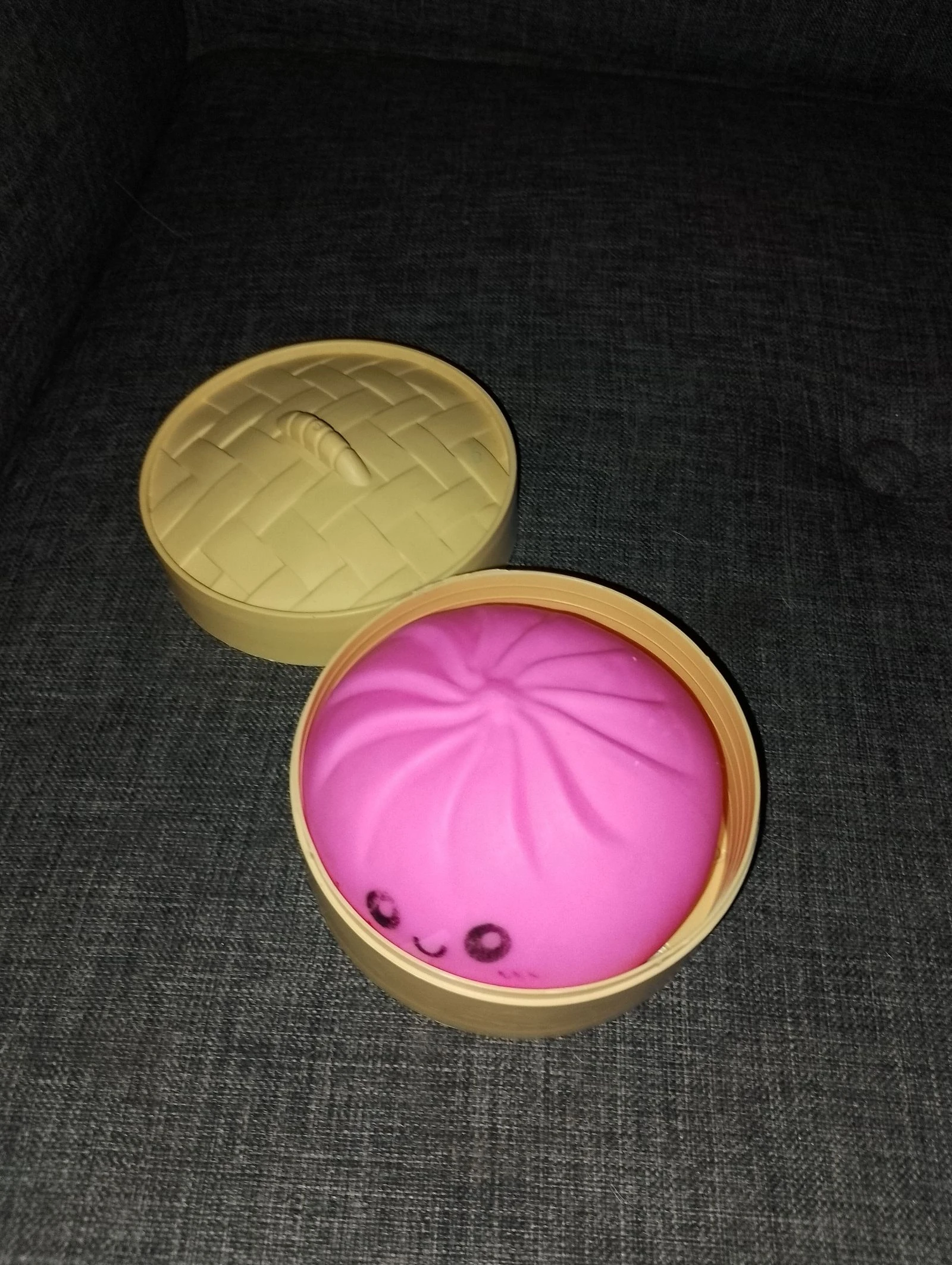 Squishy bao vapeur rose avec panier